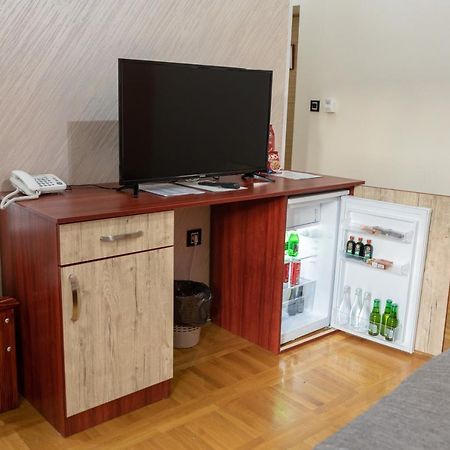 Hotel Kutko Pancevo Luaran gambar