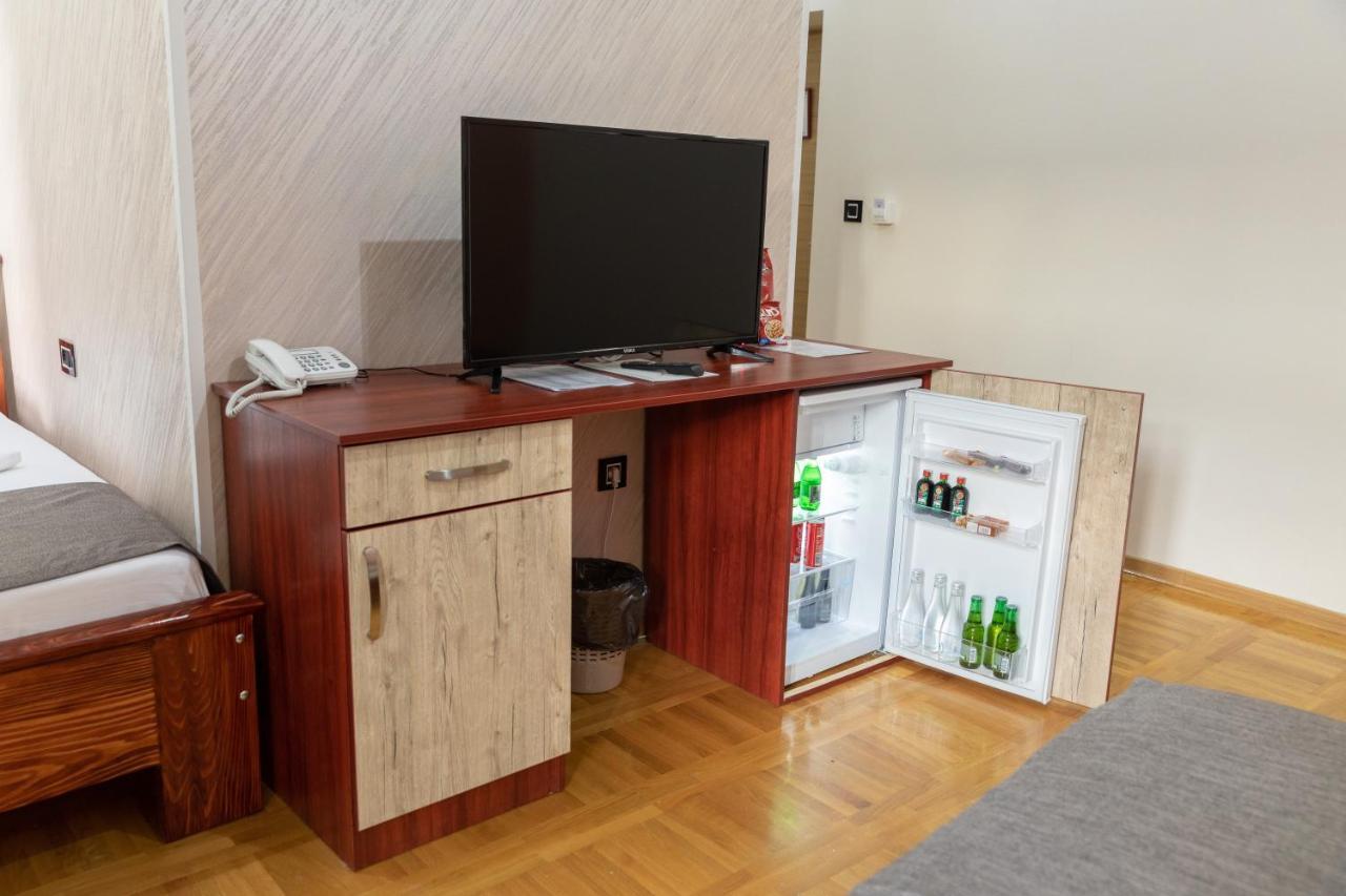 Hotel Kutko Pancevo Luaran gambar