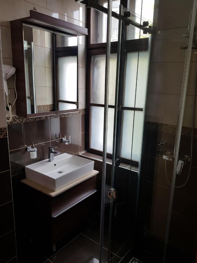 Hotel Kutko Pancevo Luaran gambar