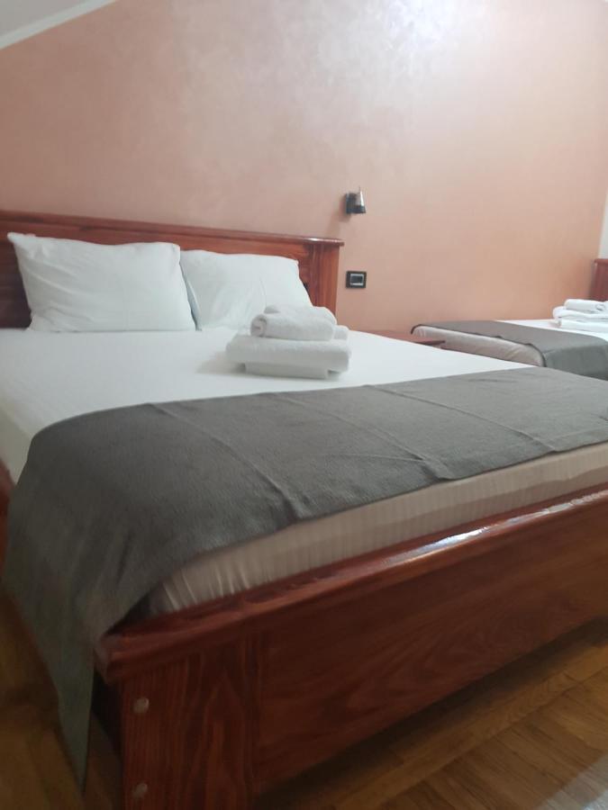 Hotel Kutko Pancevo Luaran gambar