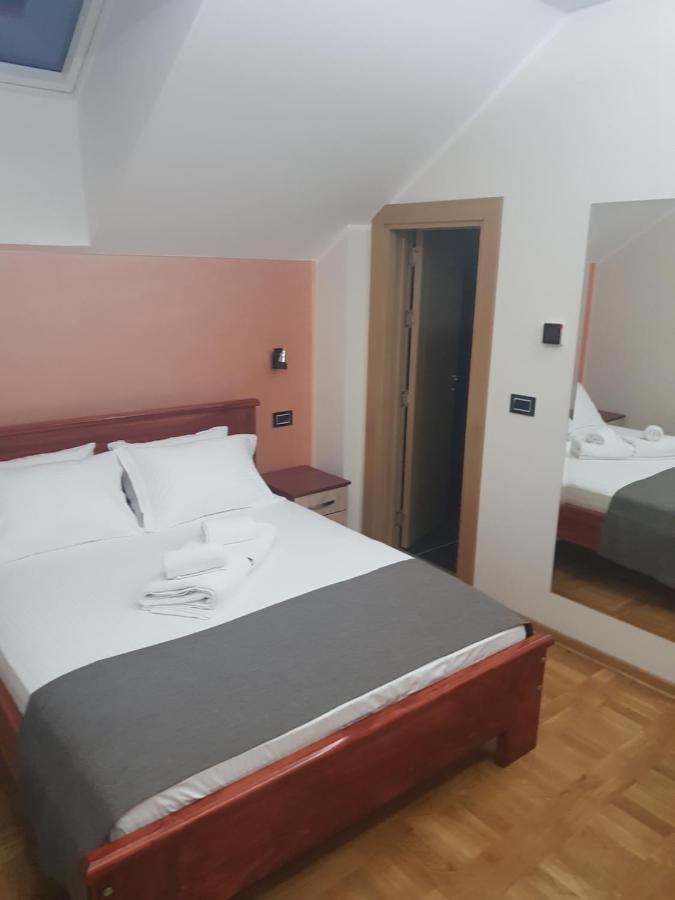 Hotel Kutko Pancevo Luaran gambar