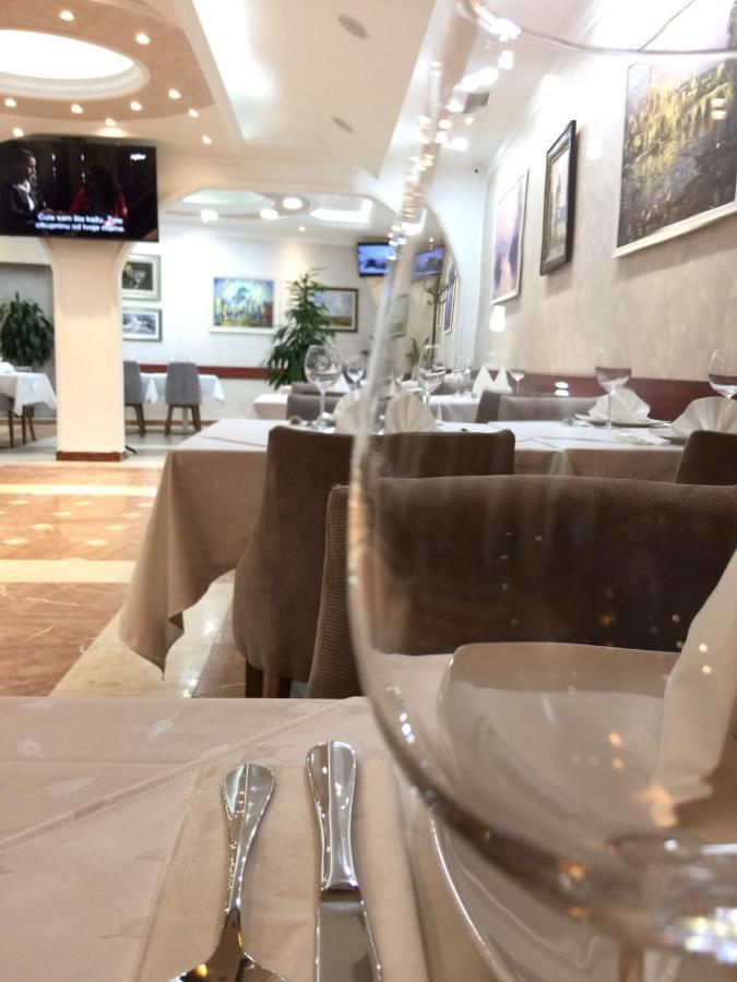 Hotel Kutko Pancevo Luaran gambar