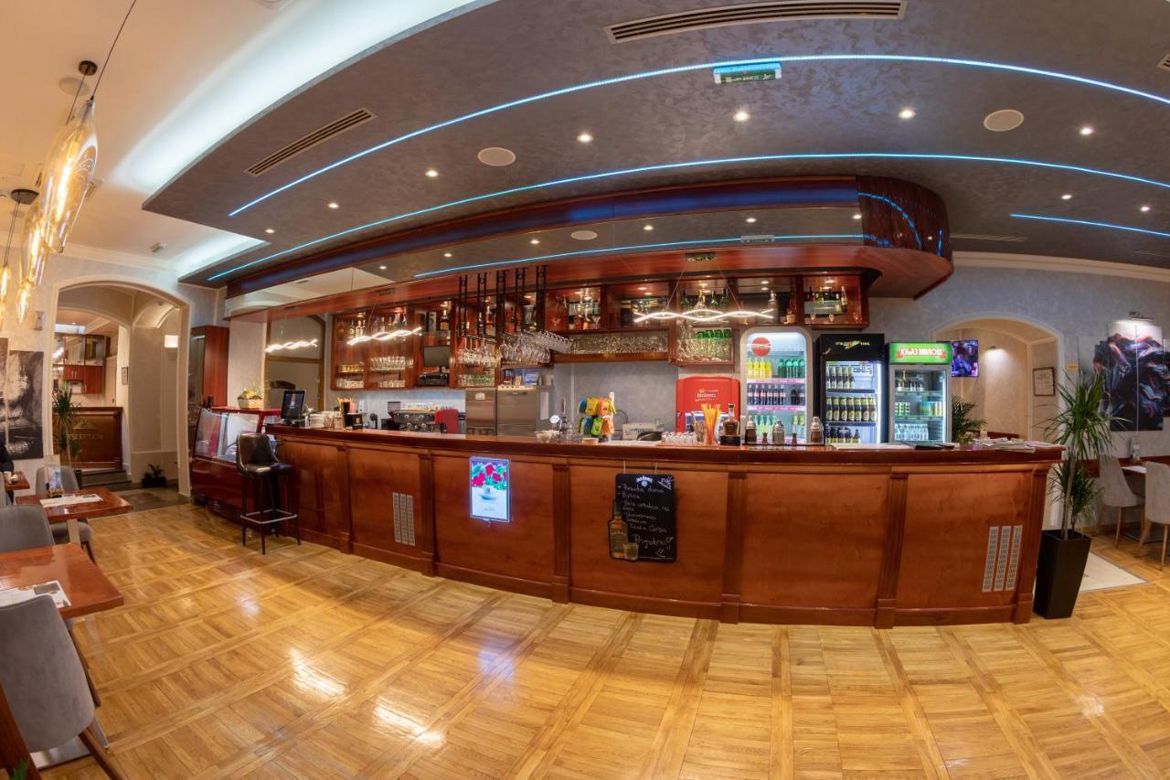 Hotel Kutko Pancevo Luaran gambar