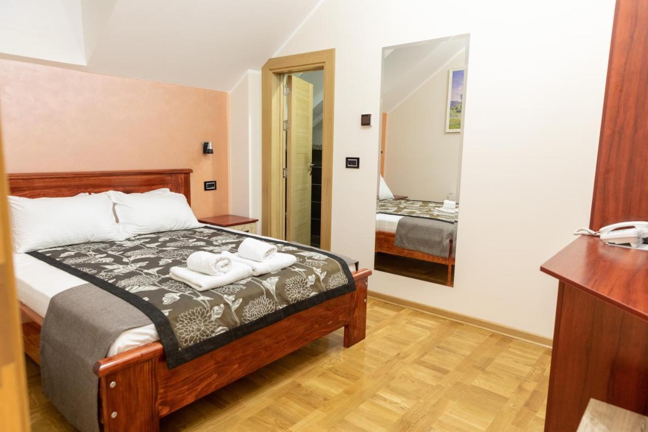 Hotel Kutko Pancevo Luaran gambar