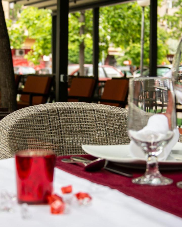 Hotel Kutko Pancevo Luaran gambar